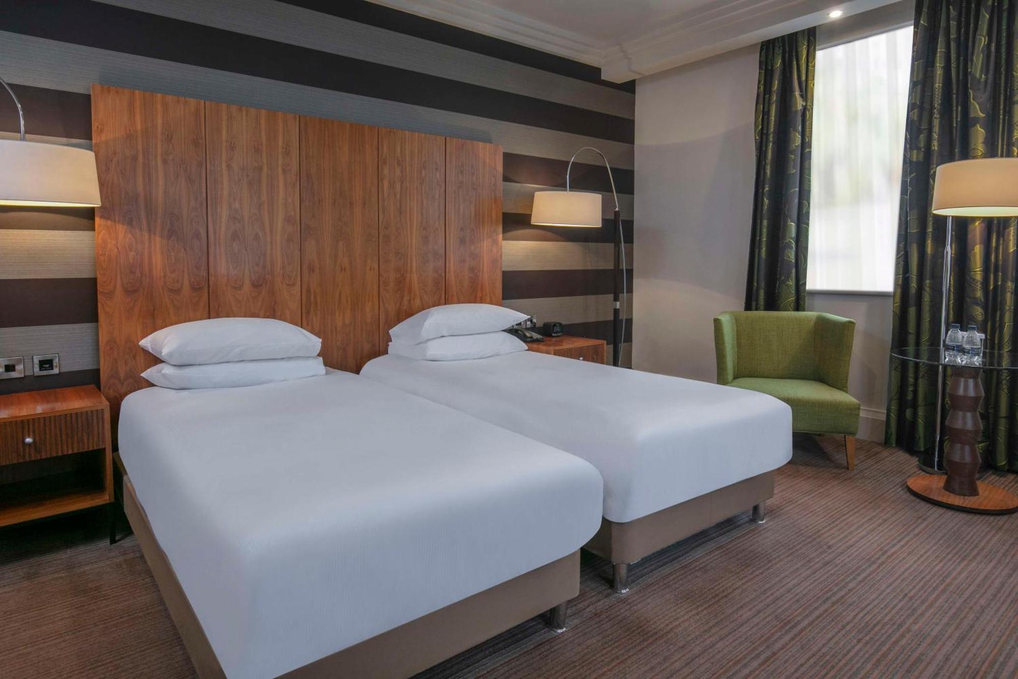 Doubletree By Hilton Stratford-Upon-Avon, United Kingdom Hotel Екстериор снимка